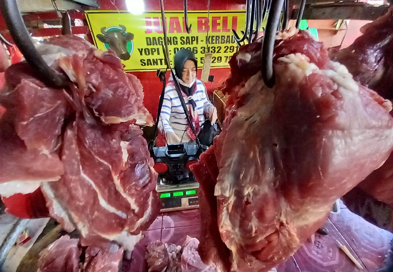 Berat-berat, Emak-emak Mengeluh Harga Daging Naik Jelang Idul Adha