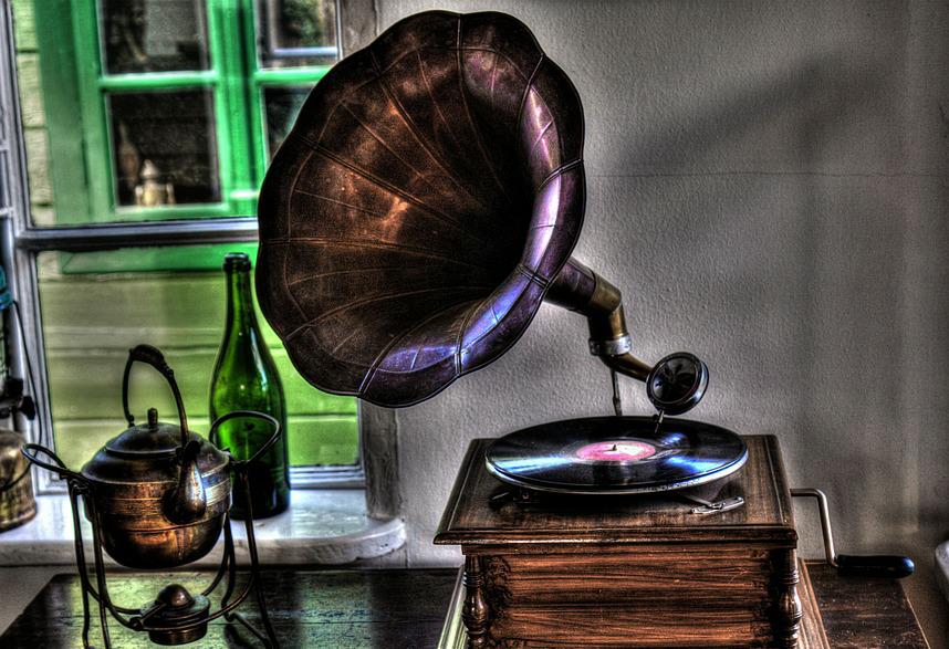 Ditaksir Puluhan Juta, Ini Tipe Gramophone dan Piringan Hitam Antik Incaran Para Kolektor