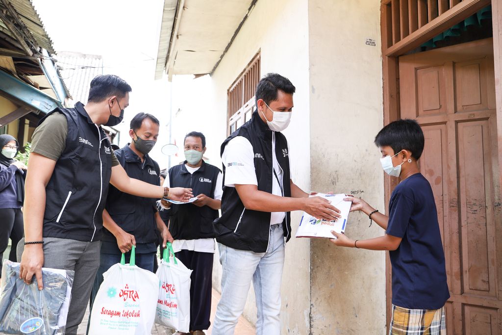 Berbagi Kasih di Hari Natal, BRI Salurkan Paket Sembako dan Santunan di Regional Office Seluruh Indonesia