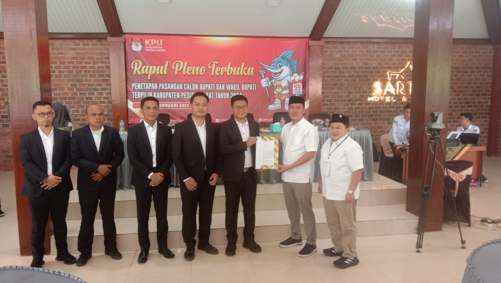 KPU Pesisir Barat Tetapkan Dedi Irawan dan Irawan Topani sebagai Bupati dan Wakil Bupati Terpilih