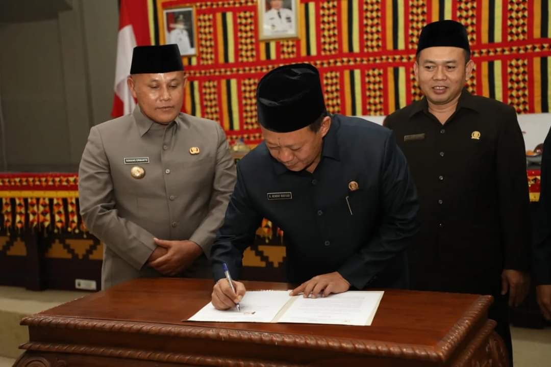 DPRD Lamsel Sampaikan Rekomendasi LKPJ Bupati Tahun 2022