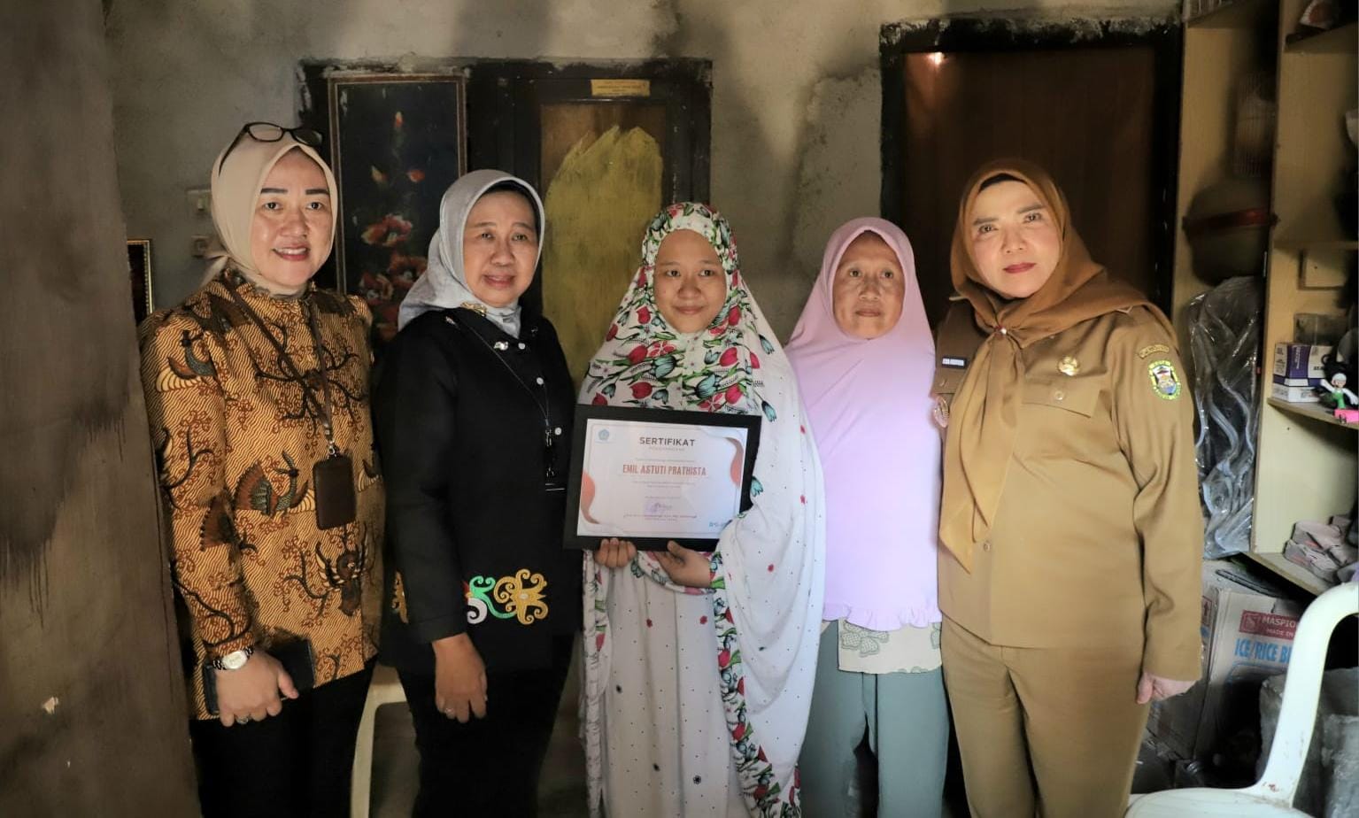 Serahkan Beasiswa PMPAP, Wali Kota Bandar Lampung Beri Umrah Orang Tua Siswa dan Motor