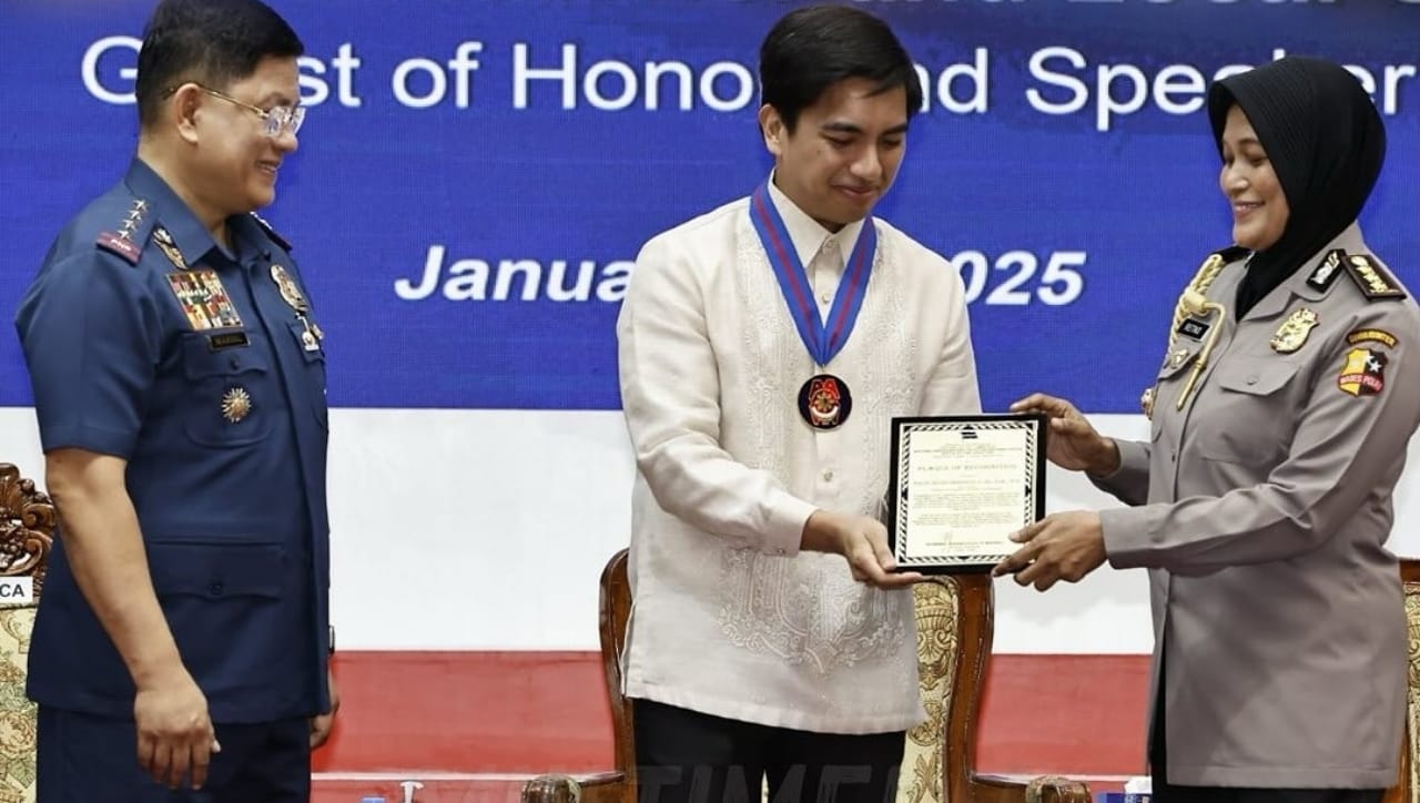 Bikin Harum Tanah Air, Polwan Cantik Kombes Retno Prihawati Terima Penghargaan Dari Kepolisian Filipina