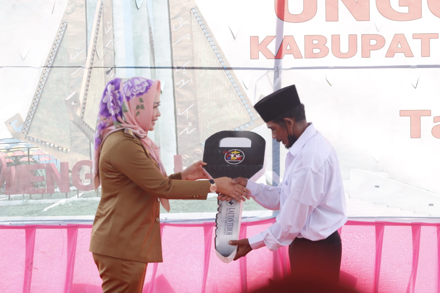 Kunker ke Gedung Meneng, Winarti Bagi-bagi Motor, Ambulans, Juga Laptop