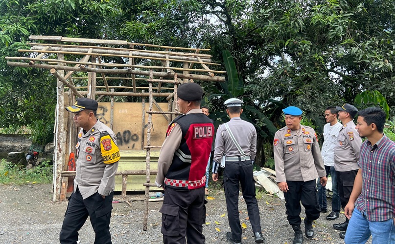 Warga Way Kanan Bongkar Gubuk Diduga Pos Pungli dan Premanisme