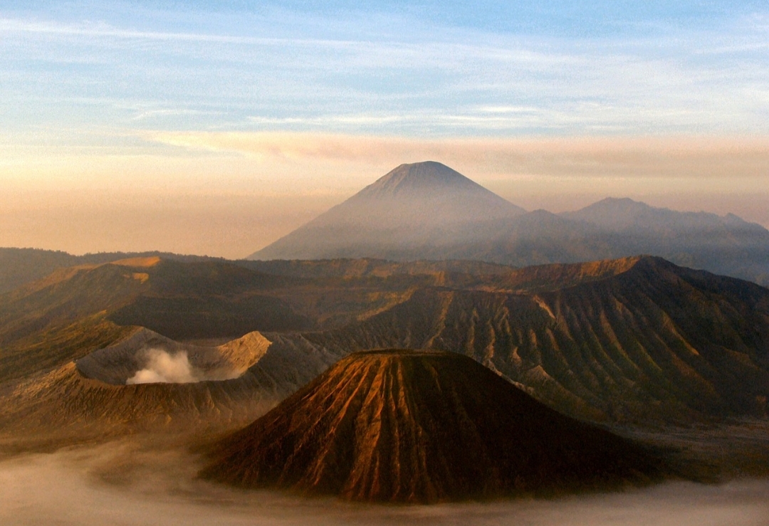 Pelancong Gunung Bromo Jawa Timur Harap Perhatikan 5 Larangan Ini, Nomor 3 Terdengar Absurd