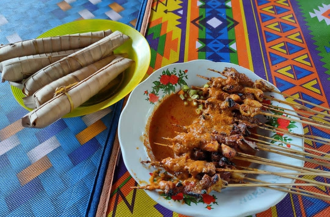 Hanya 49 Menit Dari Bandara, Sate Bulayak Suranadi Kuliner Legendaris di Lombok Barat