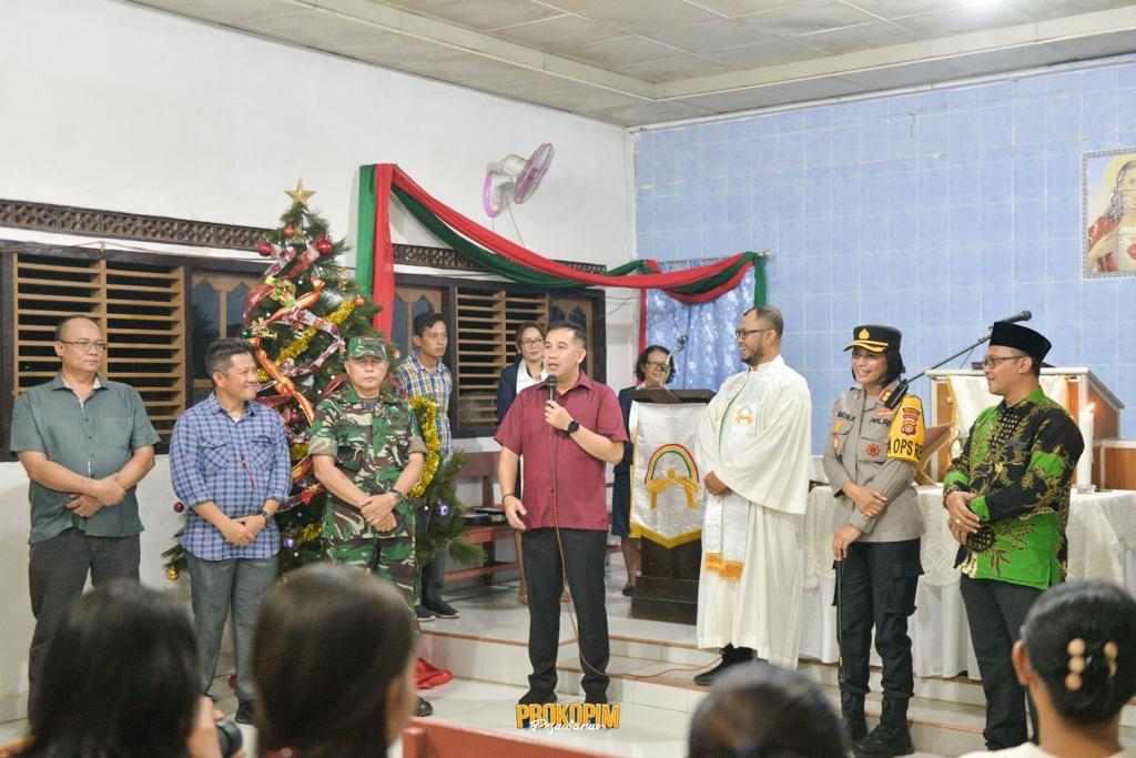 Pastikan Berjalan Lancar, Bupati Bersama Kapolres Pesawaran Tinjau Malam Misa Natal 2023