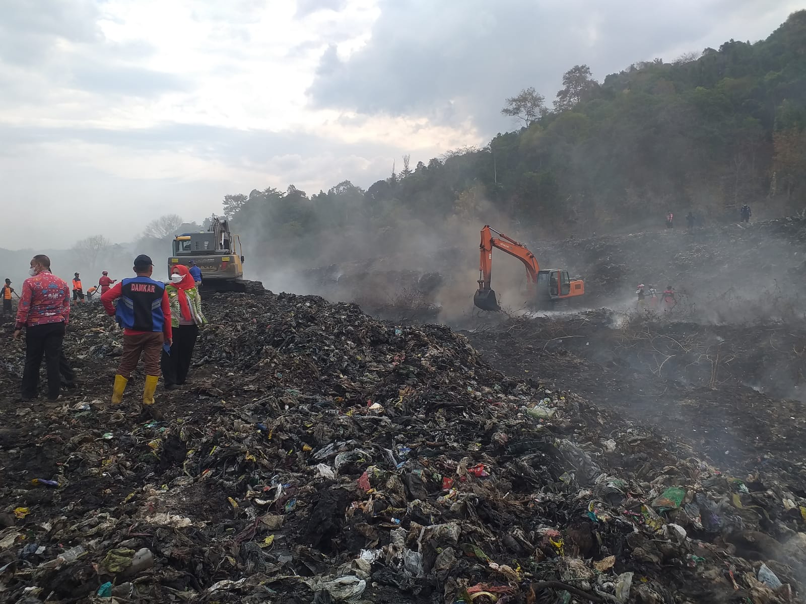 Alhamdulillah, Kebakaran TPA Bakung Sudah Bisa Dikendalikan