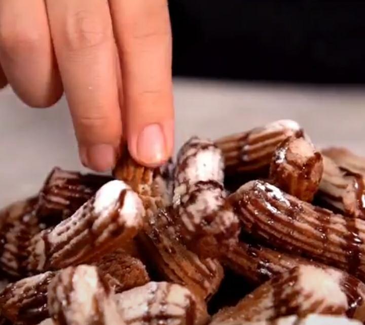 Pengen Ngopi Tapi Bingung Nyari Camilan? Simak Resep Cinnamon Churros Berikut Ini