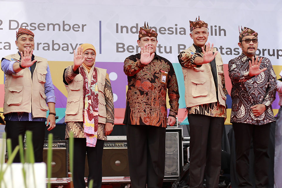 Ditetapkan Tersangka Pemerasan, Firli Bahuri Belum Juga Diberhentikan dari Jabatan Ketua KPK?