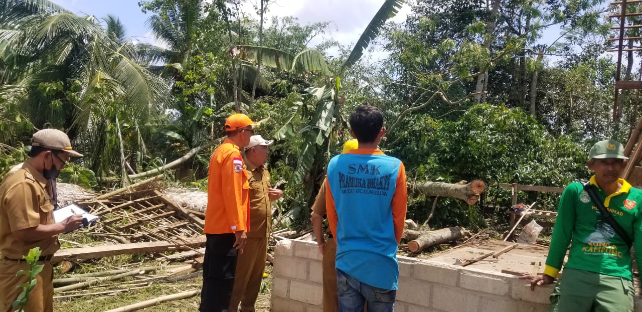 Ratusan Rumah Porak-Poranda Disapu Angin Puting Beliung