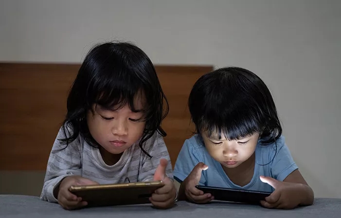 Cara Mendidik Anak Agar Tidak Kecanduan Main Game Online di HP, Terapkan Sekarang!