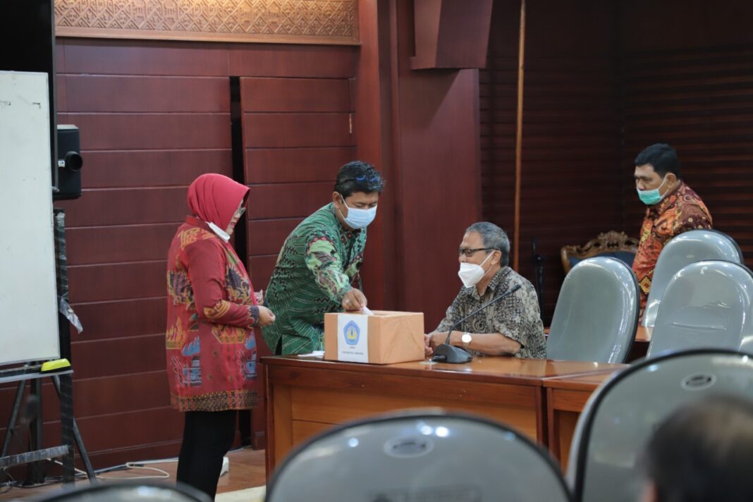 Tok! Prof La Zakaria Terpilih sebagai Ketua Senat Unila