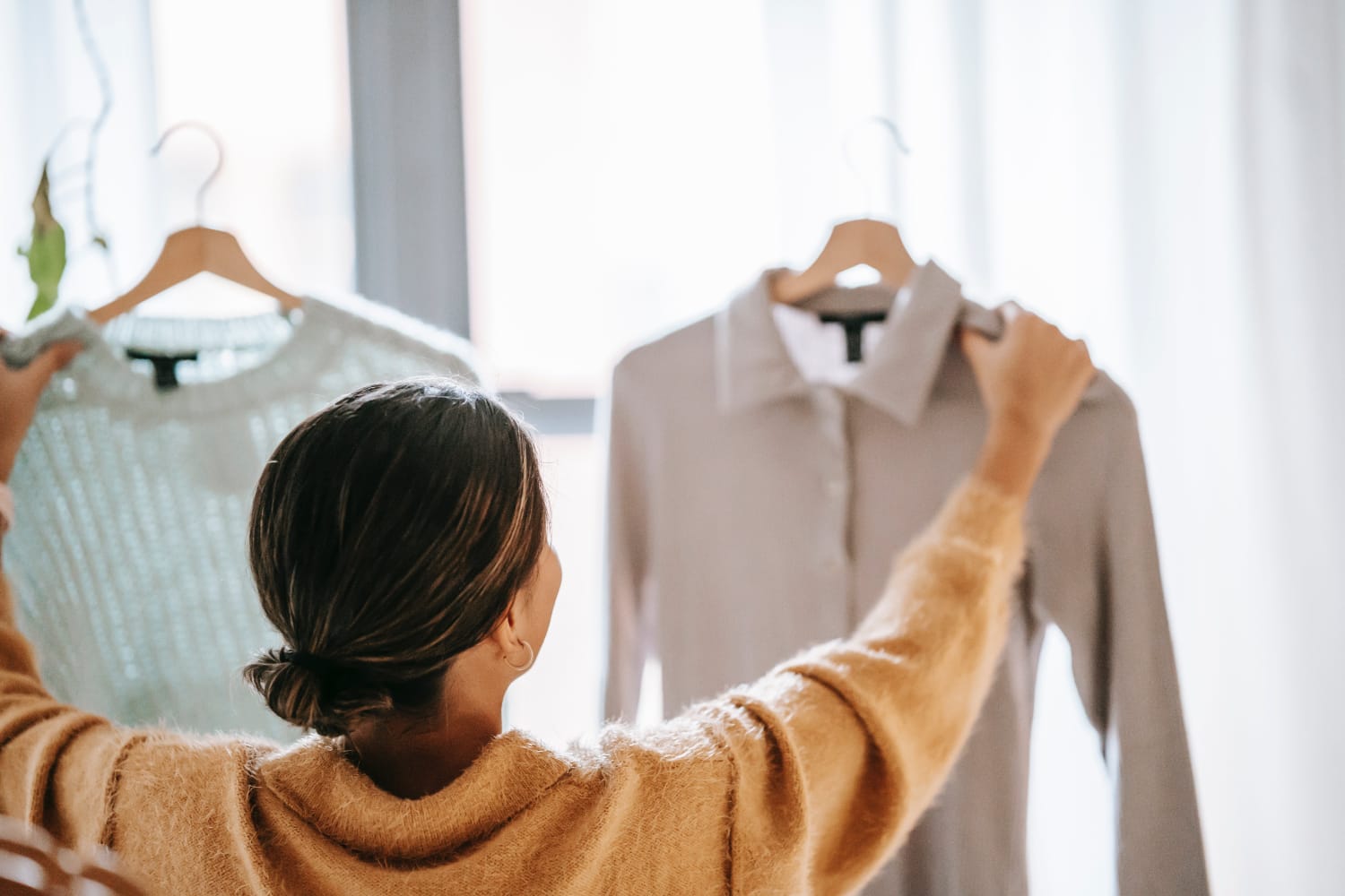 8 Tips Berpakaian Yang Nyaman dan Cocok saat Cuaca Panas Ekstrem