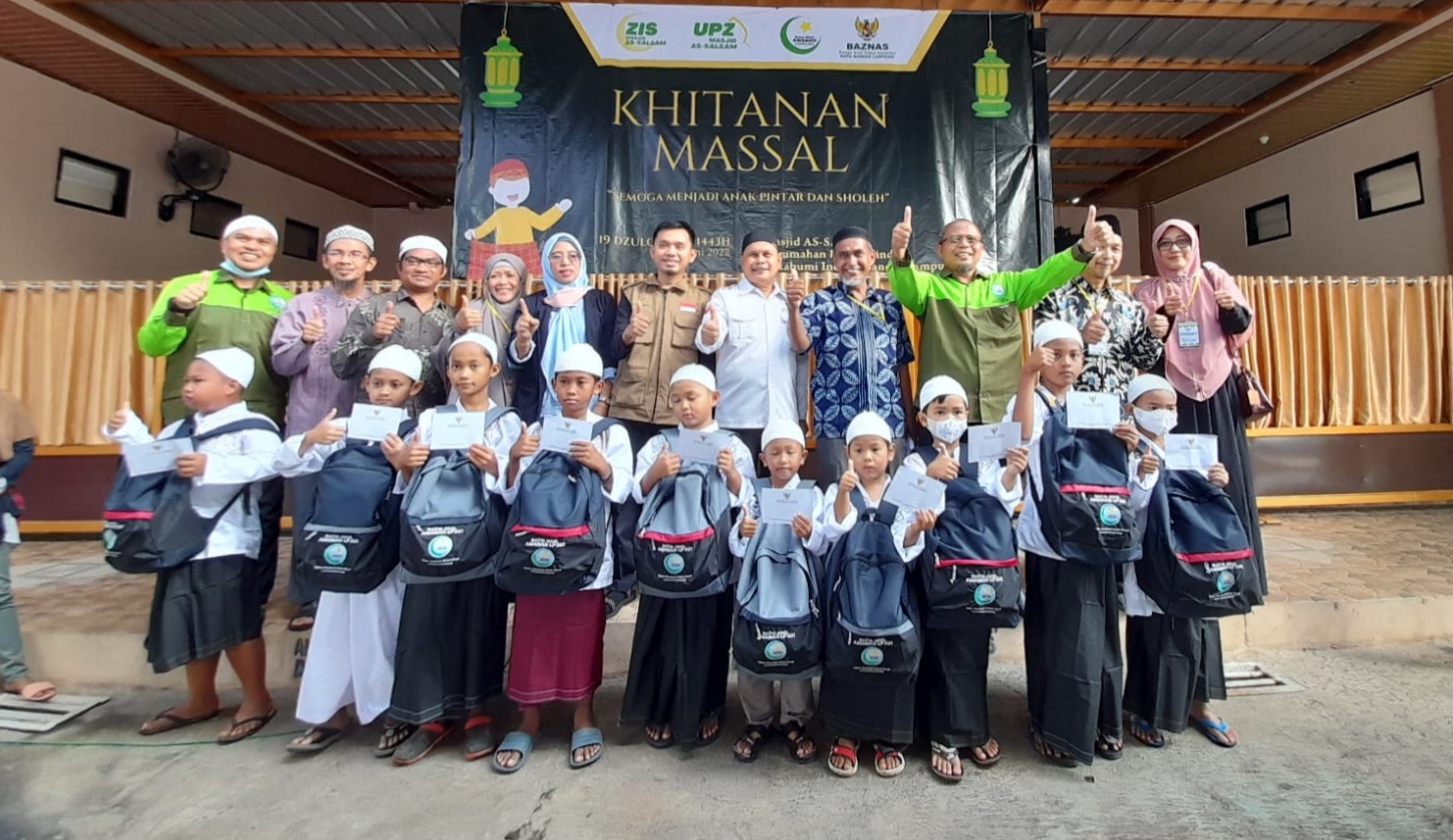 Masjid As-Salaam Karunia Indah Gelar Khitanan Massal