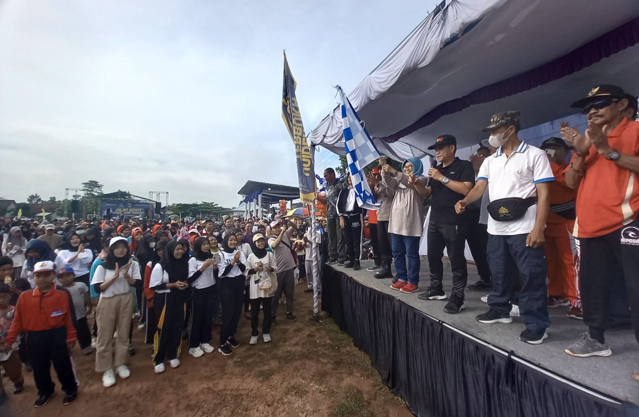 Peringati Dies Natalis Ke-38, UT Sukses Gelar Jalan Sehat di Tuba