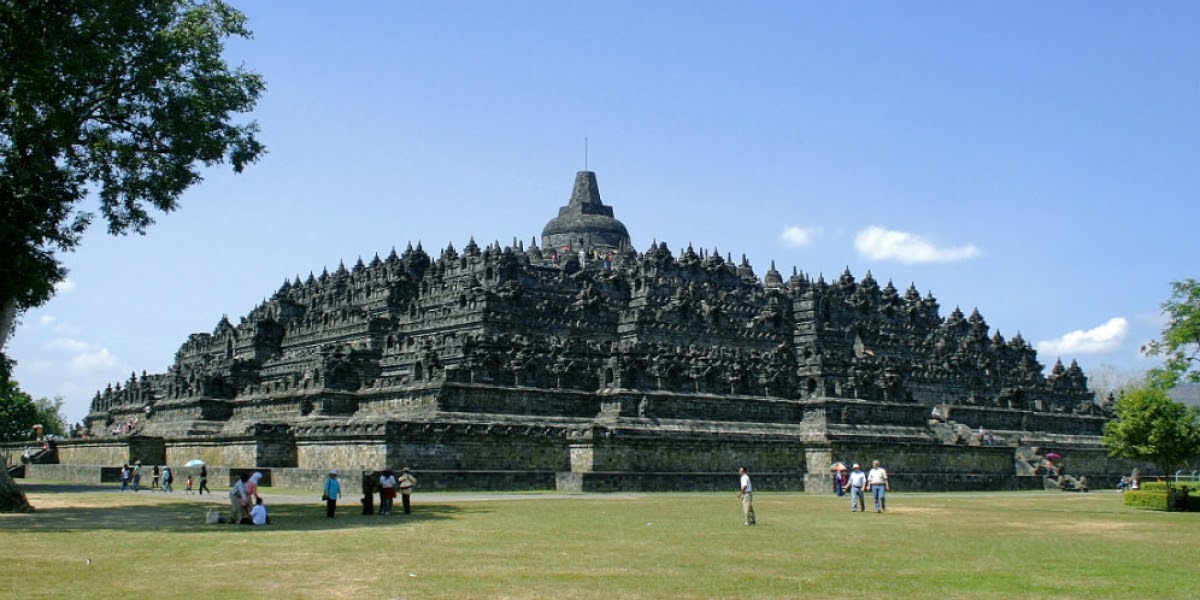 5 Candi Buddha Terbesar di Indonesia, Bahkan Ada yang Sangat Besar di Dunia Loh