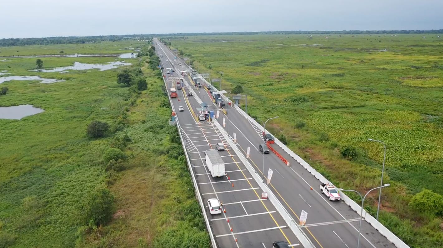 H-1 Lebaran, Kendaraan Pemudik di Tol Bakter Mulai Lengang