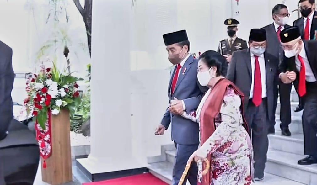 Isu Hubungan Renggang Dengan Jokowi, Megawati Hanya Tersenyum