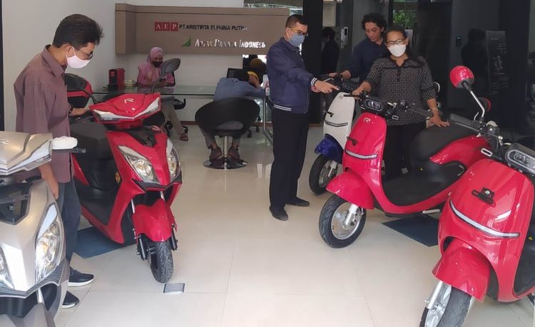 Majukan Ekosistem Kendaraan Listrik, Rakata Motorcycle Berpartisipasi di Inabuyer EV Expo 2023