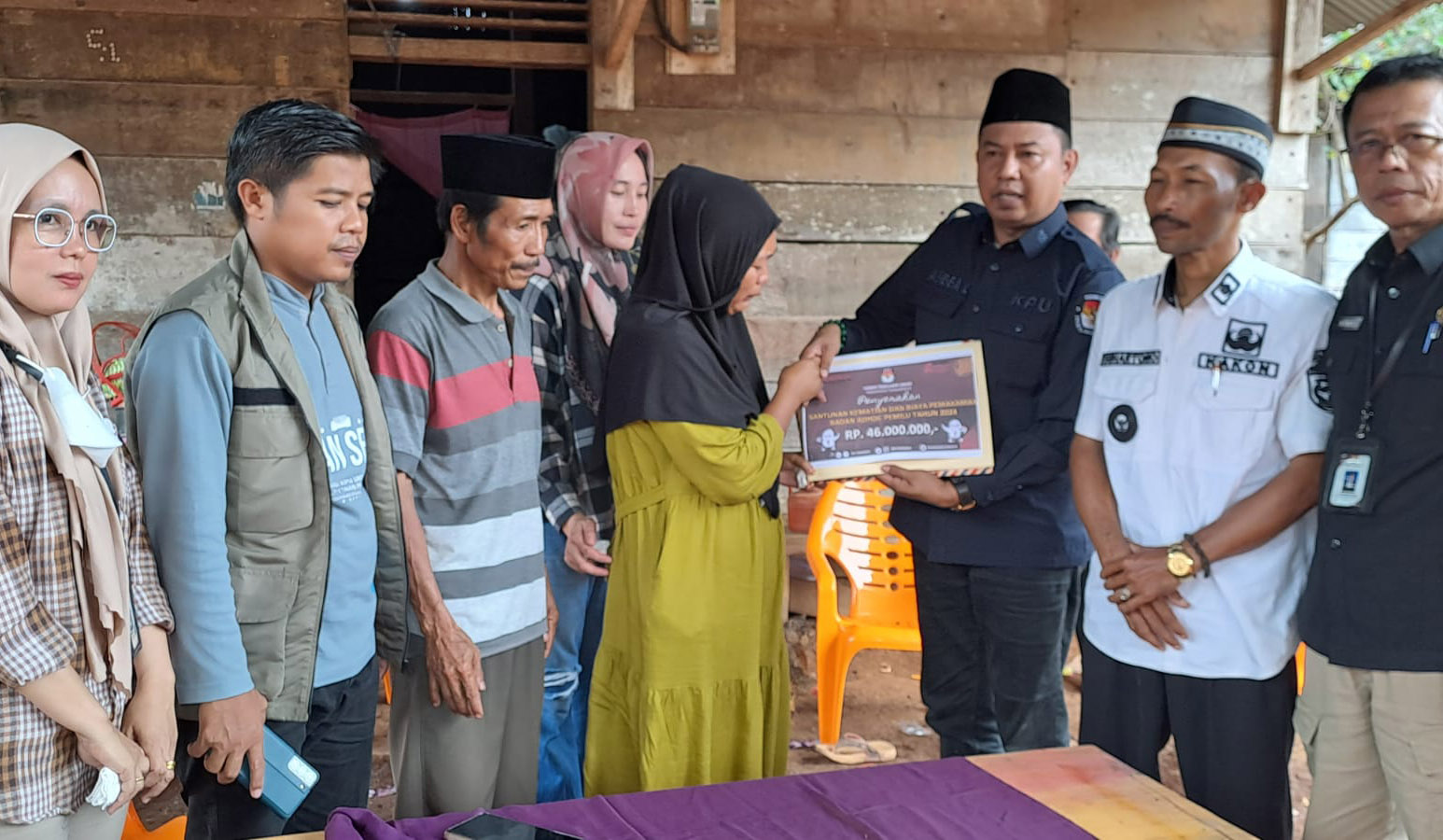 KPU Tanggamus Lampung Serahkan Santunan untuk Anggota KPPS Meninggal Dunia