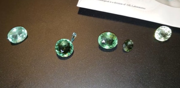 Batu Paraiba Tourmaline yang Memiliki Rentang Warna Terluas