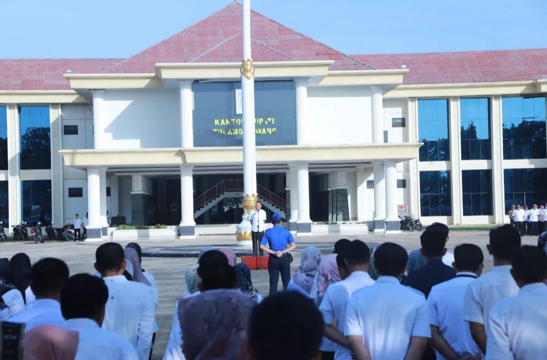 Masuk Kerja Pasca Libur Lebaran, Pj Bupati Tulang Bawang Ingatkan Pegawai Tentang Disiplin