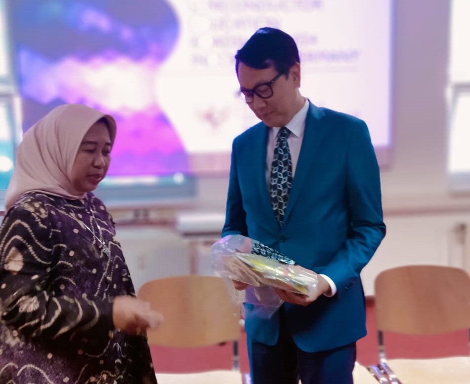 Rektor dan Warek Akademik Unila Kunjungi FBH dan KBRI Berlin Kerja Sama Pendidikan Semikonduktor