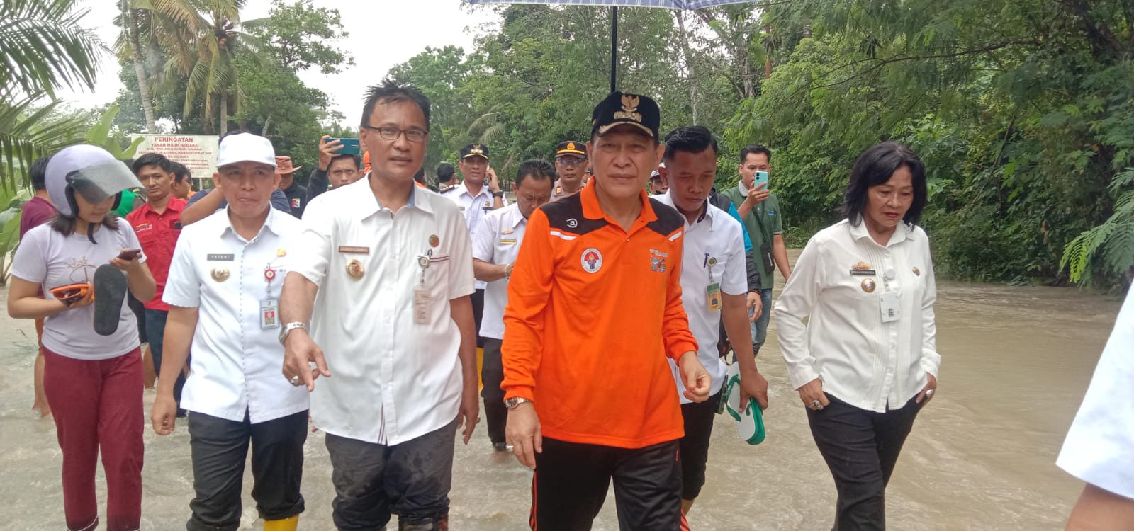 Tinjau Banjir Jalinsum, Begini Pesan Pj Bupati Tulang Bawang