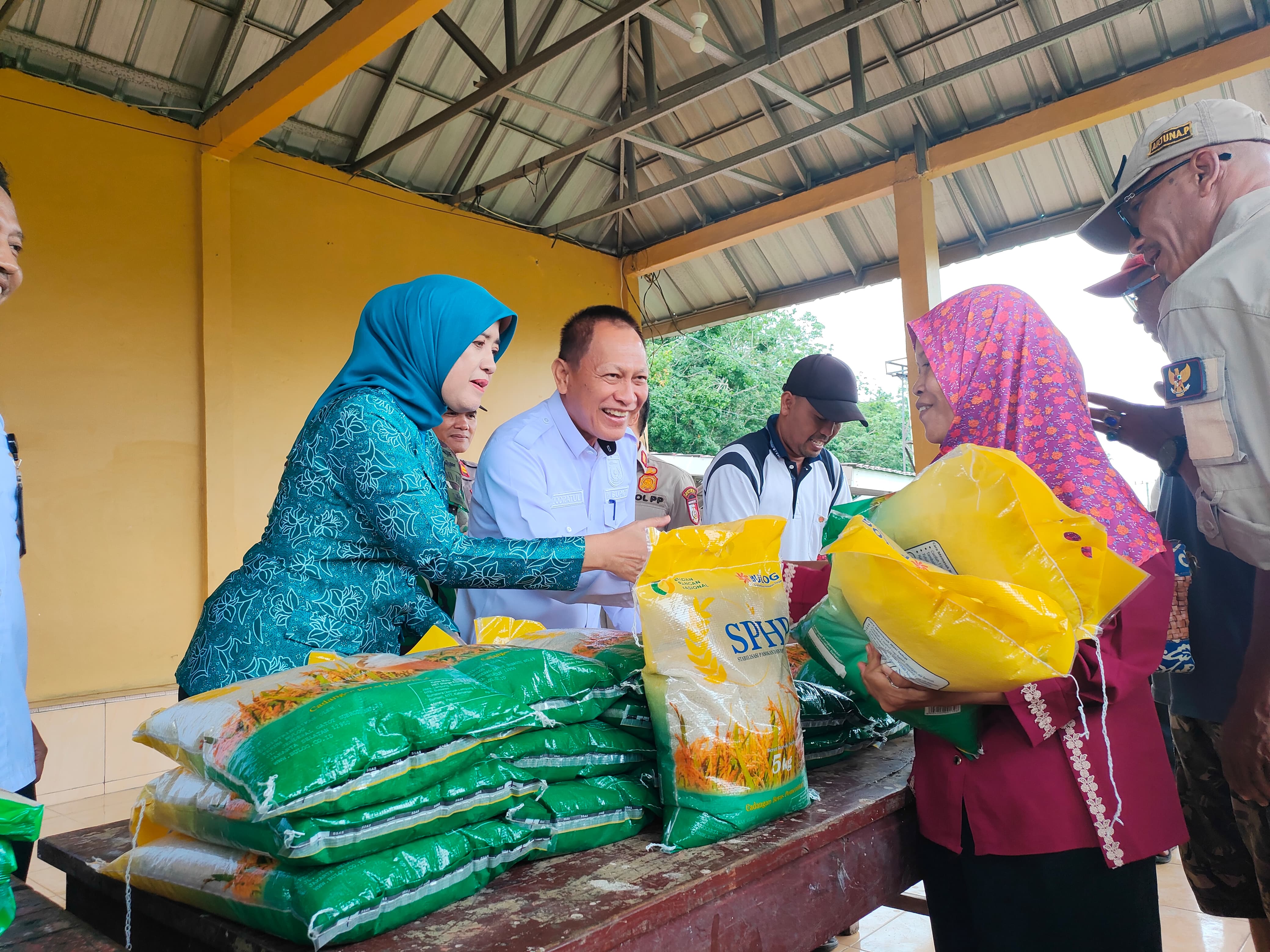 Jelang Ramadan, Pj Bupati Tulang Bawang Qudrotul Ikhwan Pantau Stabilitas Harga dan Stok Beras, Begini Katanya