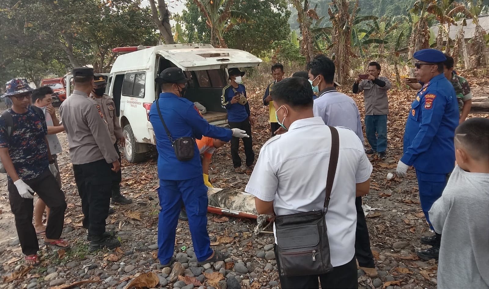 Mayat Tanpa Identitas Ditemukan di Pinggir Pantai, Kondisinya Mengenaskan