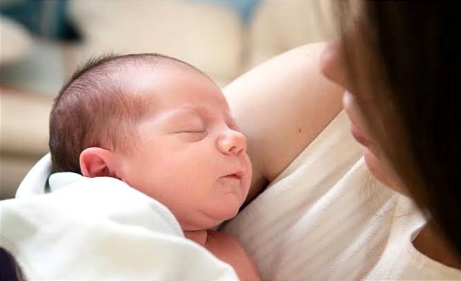 Mother Must Know! Here's How to Clean a Baby's Tongue the Right Way