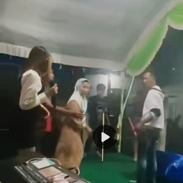 Viral Video Biduan Diamuk Saat Nyanyi Di Atas Panggung