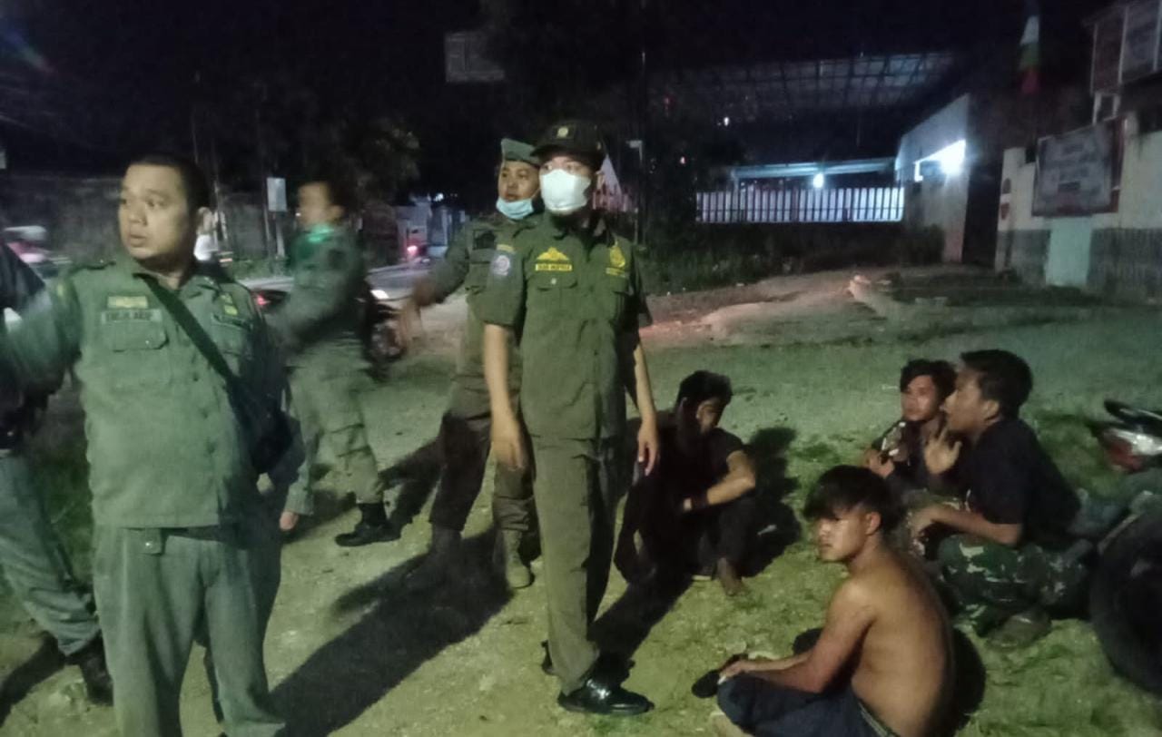Banpol-PP Amankan 8 Gepeng dan Tertibkan Lapak PKL