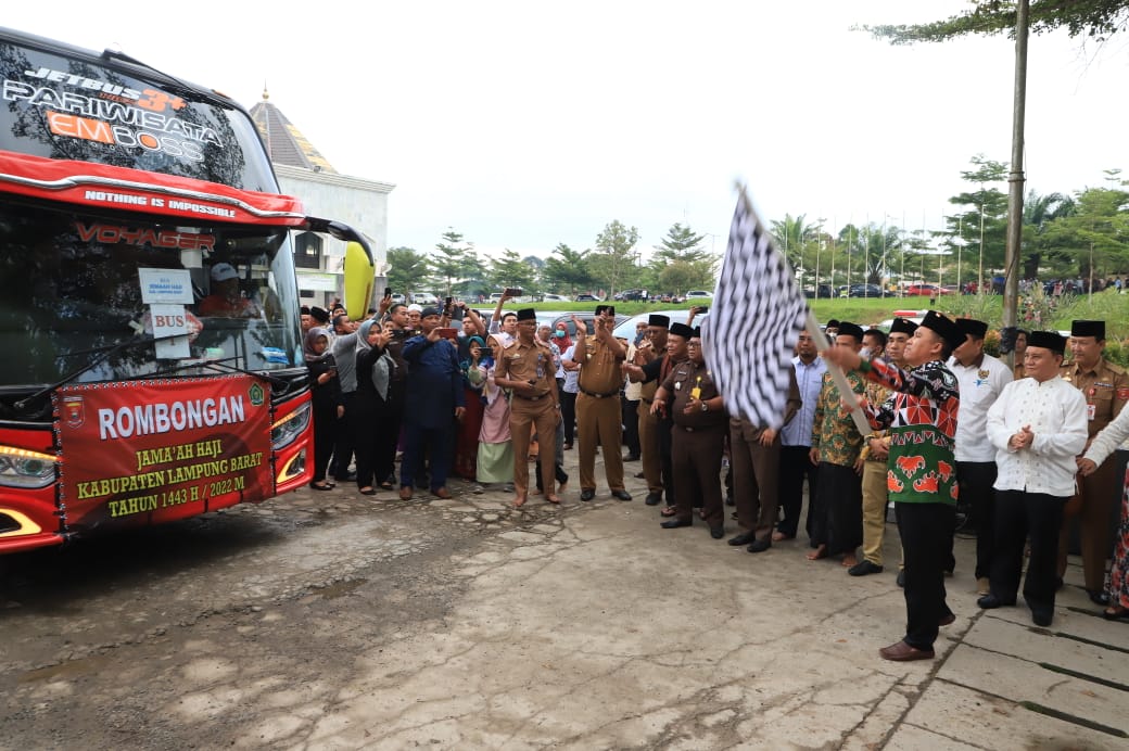 Sempat Tertunda Karena Pandemi Covid-19, Akhirnya Tahun 2022 Pemkab Lampung Barat Melepas 204 CJH