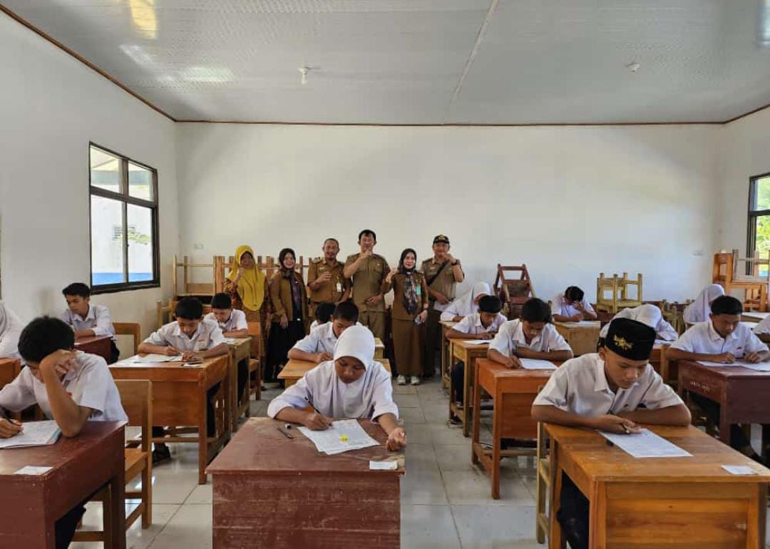 Usai Dilanda Banjir, Siswa-Siswi SMPN 2 BNS Laksanakan Ujian Sekolah