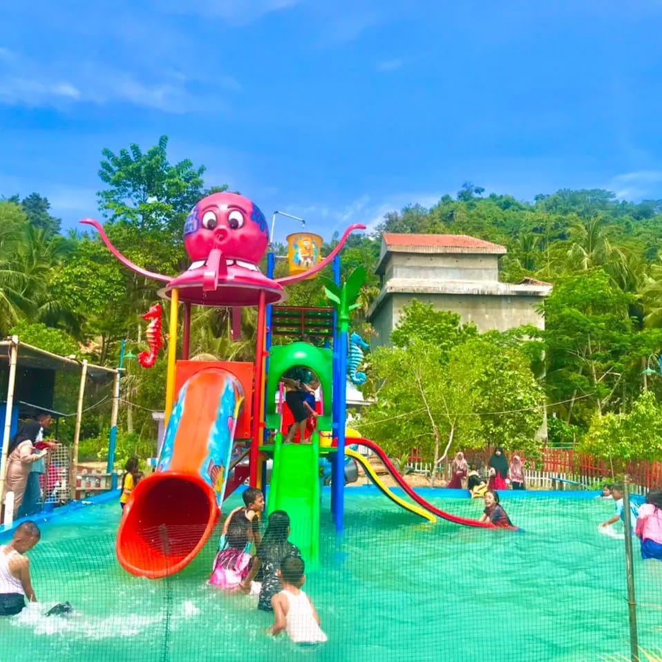 Ada Waterboom Menghadap Laut, Bebek Goes Jadi Ikon Desa Durian di Pesawaran