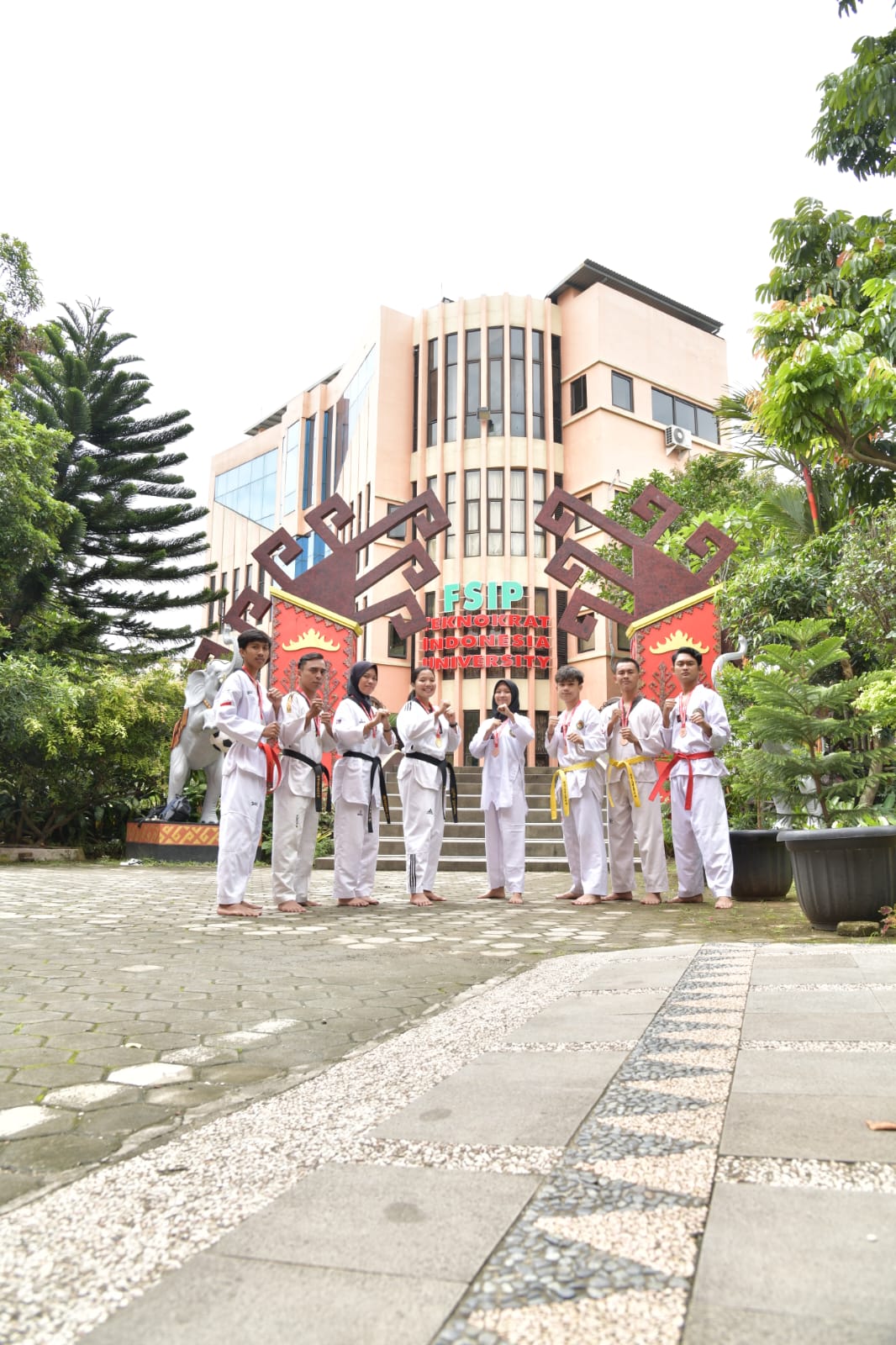 UKM Taekwondo UTI Sumbang Medali dalam Kejuaraan Taekwondo Master Amril Yusan