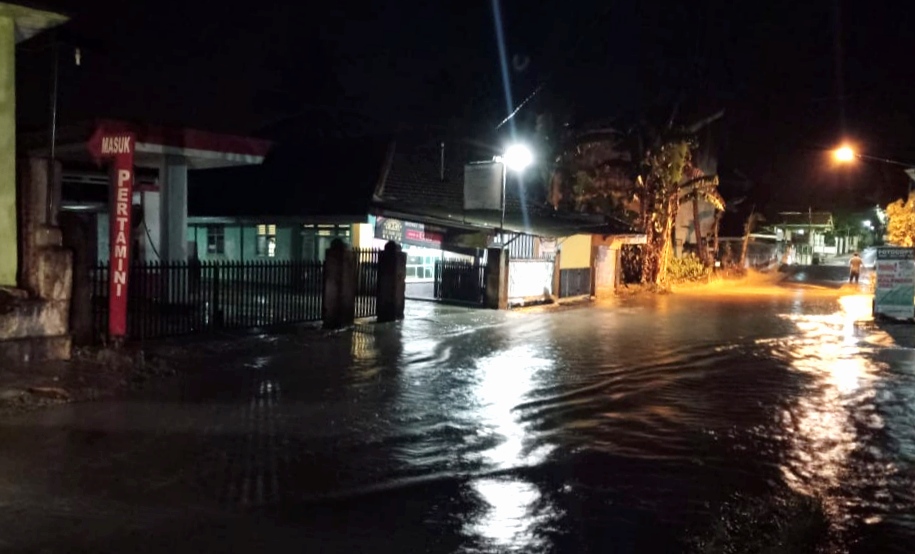 Hujan Deras, Jalan dan Pemukiman di Pringsewu Tergenang