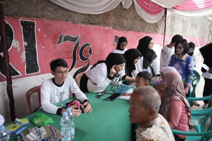 Unila dan Pemkot Bandar Lampung Gelar Baksos Bantu Korban Banjir
