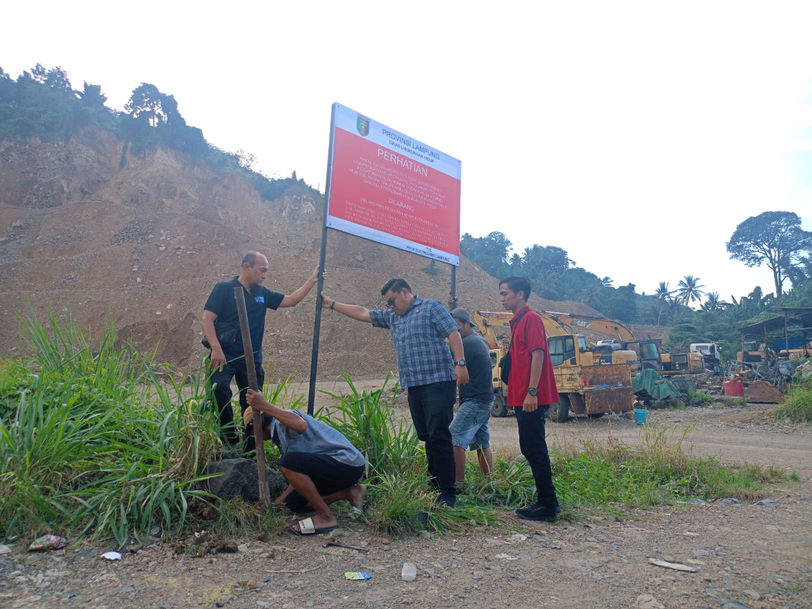 DLH Lampung Segel Tambang Batu Andesit di Way Laga