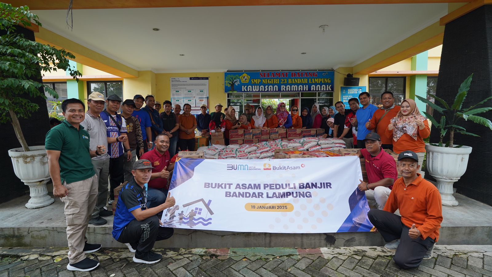 PT Bukit Asam Tbk (PTBA) Salurkan Bantuan untuk Korban Banjir di Bandar Lampung