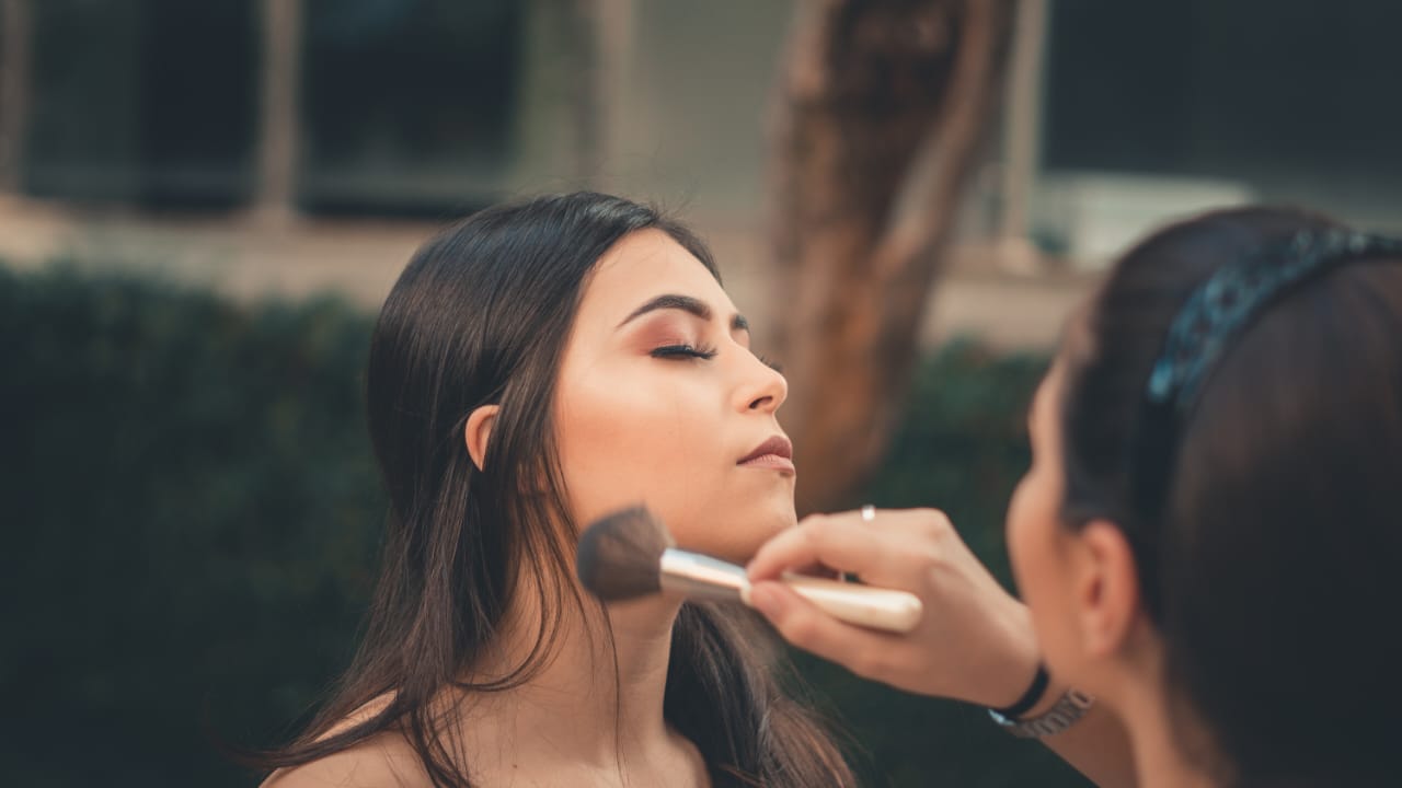 5 Rahasia Make Up Anti Crack dan Tetap Aman Menempel Sempurna di Wajah Seharian