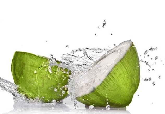 Wow, Mengonsumsi Air Kelapa Miliki Khasiat Baik untuk Kesehatan