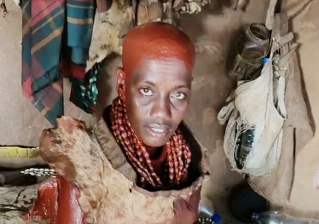 Tradisi Unik Suku Primitif Afrika, Lumuri Tubuh dengan Tanah Liat Merah