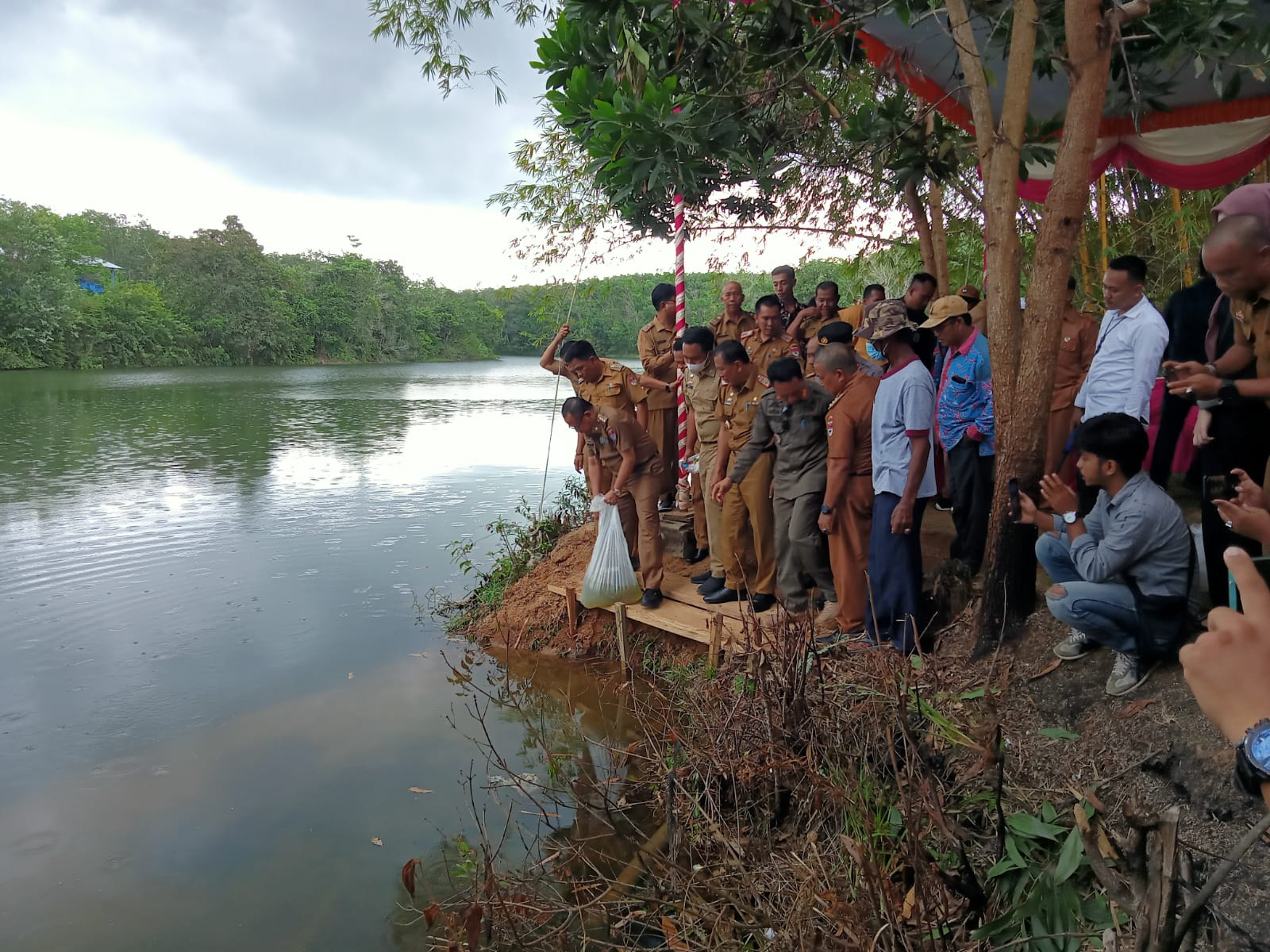 Sebar Benih Ikan, Begini Imbauan Bupati Mesuji ke Masyarakat