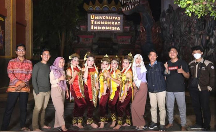 Bangga, Tim Universitas Teknorat Indonesia Juara 1 Lomba Tari Nasional