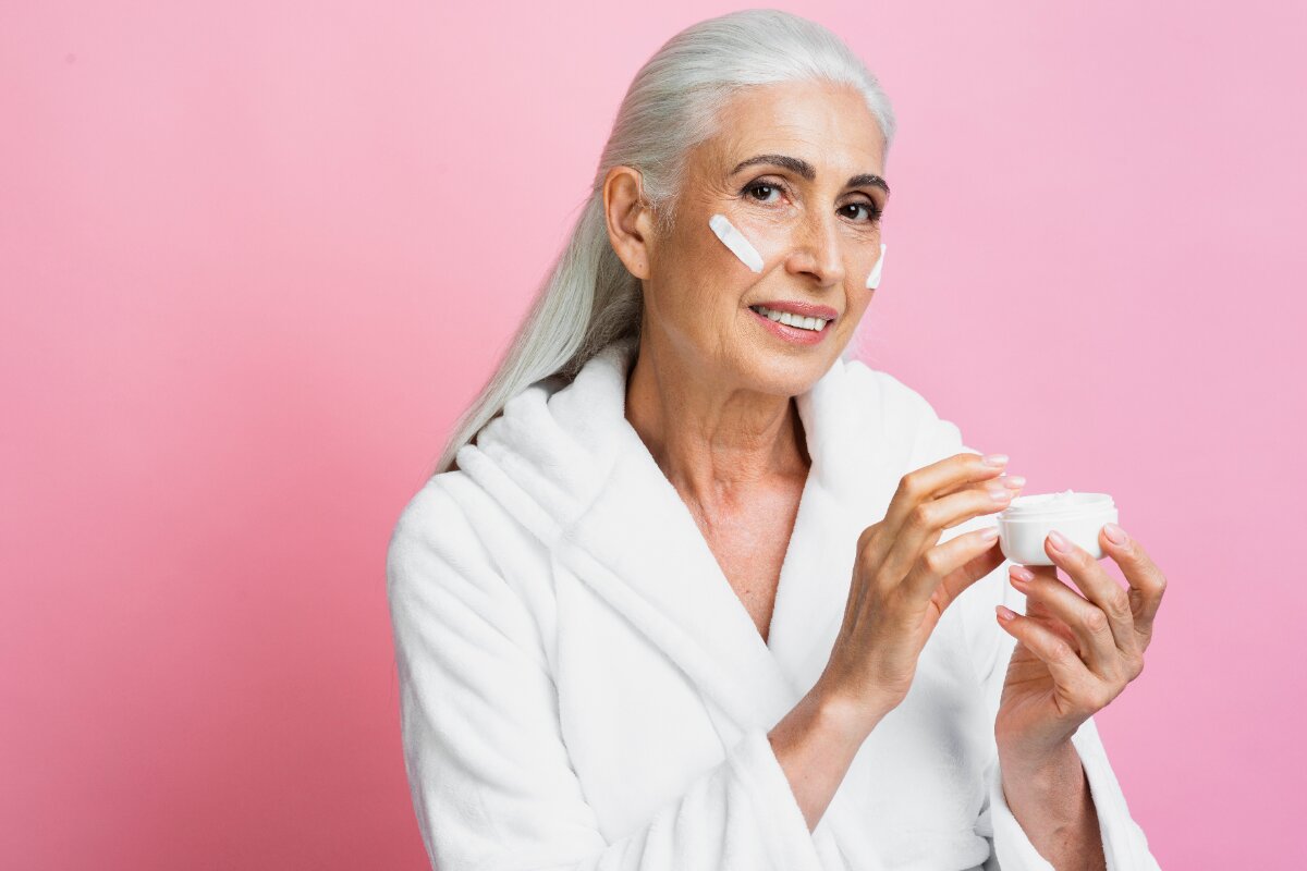 Tak Hanya Remaja, Berikut Ini Skincare untuk Usia 45-an Cegah Penuaan serta Rekomendasi Produk yang Tepat