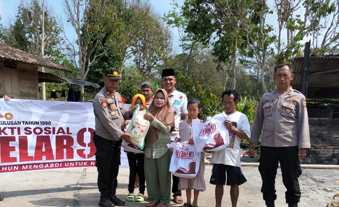 Polsek Limau Lampung Baksos Gelar90 ke Pelajar SD dan Masyarakat Prasejahtera